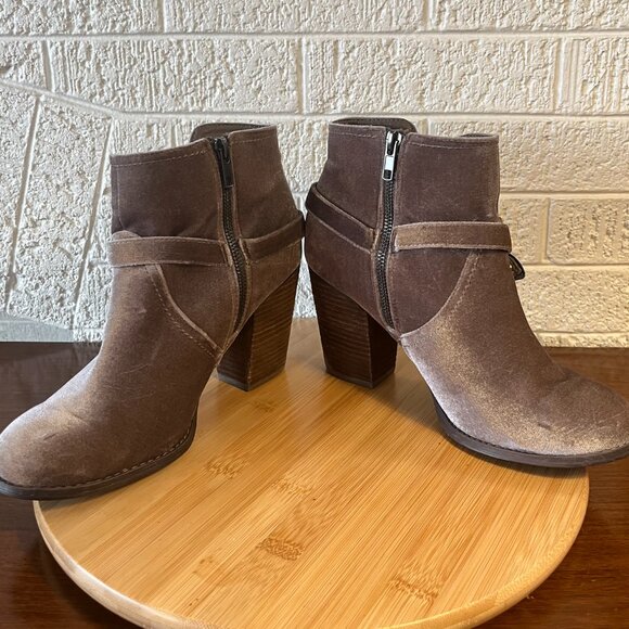 Not Rated Jibu Velvet Ankle Boot Ultra High Heels Size 9M - Picture 5 of 9